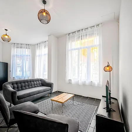 Dom wakacyjny Spacieuse Maison, 4 Chambres, Wi-fi Et Parking *