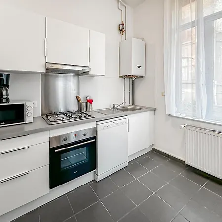 Dom wakacyjny Spacieuse Maison, 4 Chambres, Wi-fi Et Parking Tourcoing